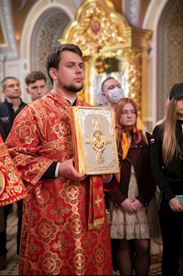 Митрополит Игнатий совершил ночное пасхальное богослужение