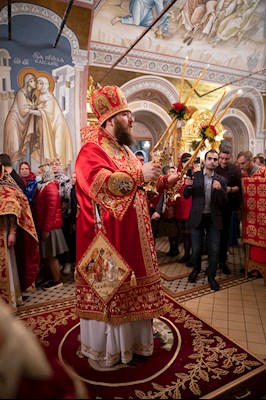 Митрополит Игнатий совершил ночное пасхальное богослужение