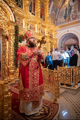 Митрополит Игнатий совершил ночное пасхальное богослужение