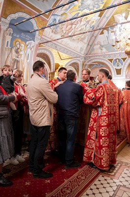 Митрополит Игнатий совершил ночное пасхальное богослужение