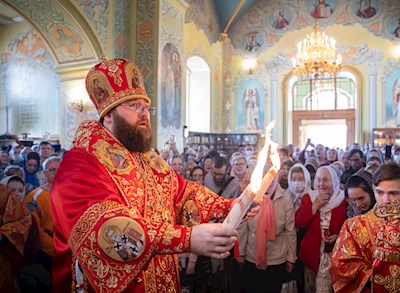 Митрополит Игнатий совершил Великую пасхальную вечерню в Покровском соборе г. Саратова