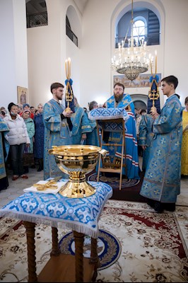 Митрополит Игнатий совершил молебен перед иконой Божией Матери «Победительная»