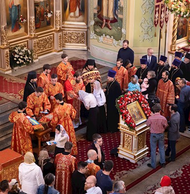 Митрополит Игнатий совершил Великую пасхальную вечерню в Покровском соборе г. Саратова