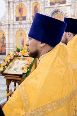 Митрополит Игнатий совершил Великое освящение храма святых первоверховных апостолов Петра и Павла г. Аткарска и Божественную литургию в новоосвященном храме