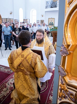 Митрополит Игнатий совершил Великое освящение храма святых первоверховных апостолов Петра и Павла г. Аткарска и Божественную литургию в новоосвященном храме