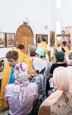 Митрополит Игнатий совершил Великое освящение храма святых первоверховных апостолов Петра и Павла г. Аткарска и Божественную литургию в новоосвященном храме