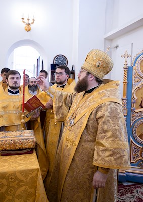Митрополит Игнатий совершил Великое освящение храма святых первоверховных апостолов Петра и Павла г. Аткарска и Божественную литургию в новоосвященном храме