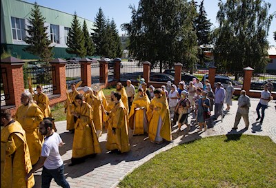 Митрополит Игнатий совершил Великое освящение храма святых первоверховных апостолов Петра и Павла г. Аткарска и Божественную литургию в новоосвященном храме