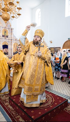 Митрополит Игнатий совершил Великое освящение храма святых первоверховных апостолов Петра и Павла г. Аткарска и Божественную литургию в новоосвященном храме