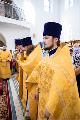 Митрополит Игнатий совершил Великое освящение храма святых первоверховных апостолов Петра и Павла г. Аткарска и Божественную литургию в новоосвященном храме