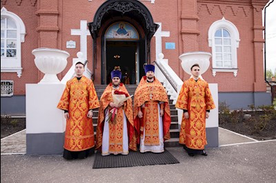 Митрополит Игнатий совершил Божественную литургию в храме в честь Покрова Пресвятой Богородицы г. Петровска