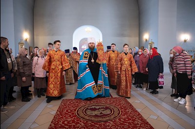 Митрополит Игнатий совершил Божественную литургию в храме в честь Покрова Пресвятой Богородицы г. Петровска