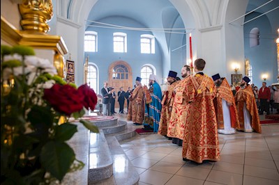 Митрополит Игнатий совершил Божественную литургию в храме в честь Покрова Пресвятой Богородицы г. Петровска