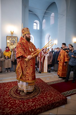 Митрополит Игнатий совершил Божественную литургию в храме в честь Покрова Пресвятой Богородицы г. Петровска