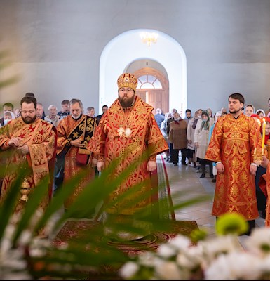 Митрополит Игнатий совершил Божественную литургию в храме в честь Покрова Пресвятой Богородицы г. Петровска