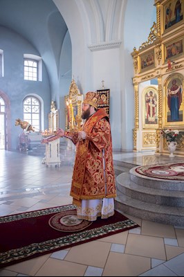 Митрополит Игнатий совершил Божественную литургию в храме в честь Покрова Пресвятой Богородицы г. Петровска