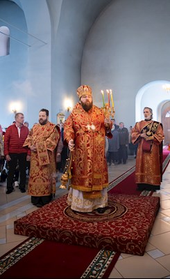Митрополит Игнатий совершил Божественную литургию в храме в честь Покрова Пресвятой Богородицы г. Петровска