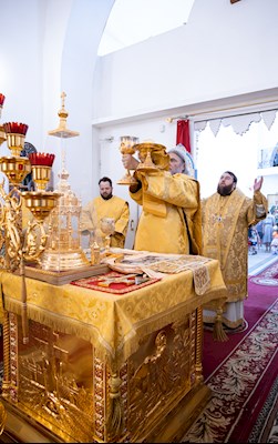 Митрополит Игнатий совершил Великое освящение храма святых первоверховных апостолов Петра и Павла г. Аткарска и Божественную литургию в новоосвященном храме