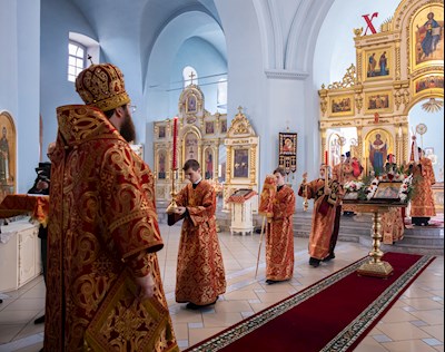 Митрополит Игнатий совершил Божественную литургию в храме в честь Покрова Пресвятой Богородицы г. Петровска