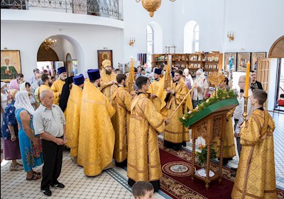 Митрополит Игнатий совершил Великое освящение храма святых первоверховных апостолов Петра и Павла г. Аткарска и Божественную литургию в новоосвященном храме