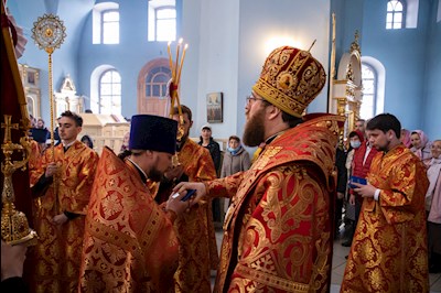 Митрополит Игнатий совершил Божественную литургию в храме в честь Покрова Пресвятой Богородицы г. Петровска