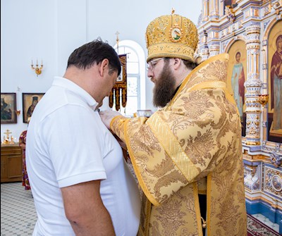 Митрополит Игнатий совершил Великое освящение храма святых первоверховных апостолов Петра и Павла г. Аткарска и Божественную литургию в новоосвященном храме