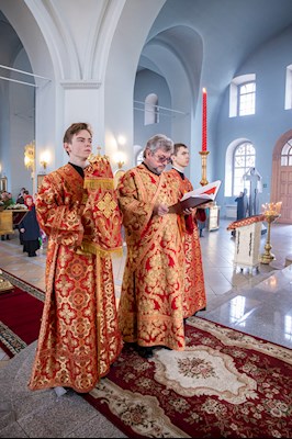 Митрополит Игнатий совершил Божественную литургию в храме в честь Покрова Пресвятой Богородицы г. Петровска