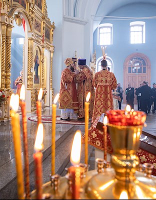 Митрополит Игнатий совершил Божественную литургию в храме в честь Покрова Пресвятой Богородицы г. Петровска