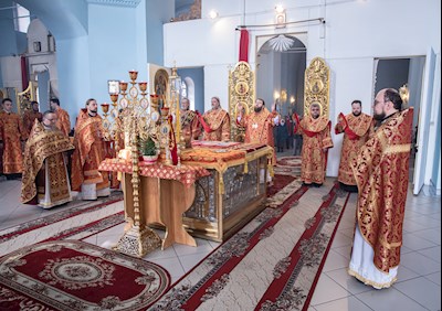 Митрополит Игнатий совершил Божественную литургию в храме в честь Покрова Пресвятой Богородицы г. Петровска