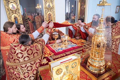 Митрополит Игнатий совершил Божественную литургию в храме в честь Покрова Пресвятой Богородицы г. Петровска