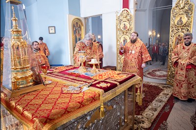 Митрополит Игнатий совершил Божественную литургию в храме в честь Покрова Пресвятой Богородицы г. Петровска