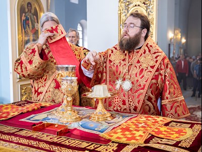 Митрополит Игнатий совершил Божественную литургию в храме в честь Покрова Пресвятой Богородицы г. Петровска