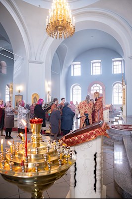 Митрополит Игнатий совершил Божественную литургию в храме в честь Покрова Пресвятой Богородицы г. Петровска