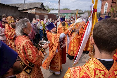 Митрополит Игнатий совершил Божественную литургию в храме в честь Покрова Пресвятой Богородицы г. Петровска