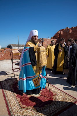 Митрополит Игнатий совершил чин закладки капсулы храма пророка Божия Илии с. Лопуховка Аткарского района