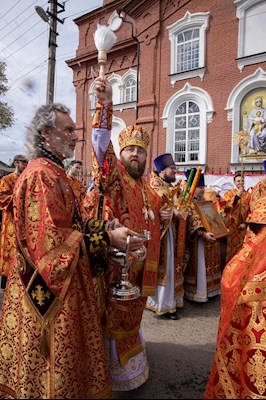 Митрополит Игнатий совершил Божественную литургию в храме в честь Покрова Пресвятой Богородицы г. Петровска