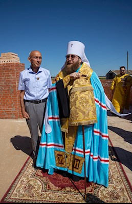 Митрополит Игнатий совершил чин закладки капсулы храма пророка Божия Илии с. Лопуховка Аткарского района