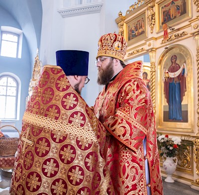 Митрополит Игнатий совершил Божественную литургию в храме в честь Покрова Пресвятой Богородицы г. Петровска