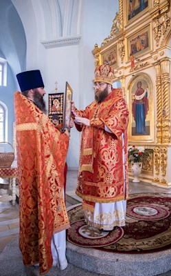 Митрополит Игнатий совершил Божественную литургию в храме в честь Покрова Пресвятой Богородицы г. Петровска