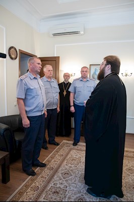 Митрополит Игнатий наградил сотрудников УФСИН