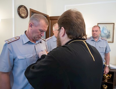 Митрополит Игнатий наградил сотрудников УФСИН
