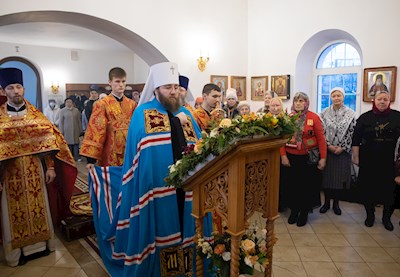 Митрополит Игнатий совершил Божественную литургию в храме святых бессребреников и чудотворцев Космы и Дамиана г. Саратова