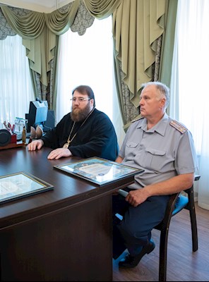 Митрополит Игнатий наградил сотрудников УФСИН