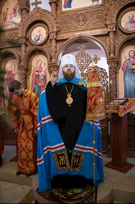 Митрополит Игнатий совершил Божественную литургию в храме святых бессребреников и чудотворцев Космы и Дамиана г. Саратова