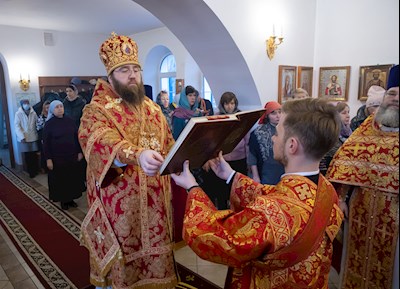 Митрополит Игнатий совершил Божественную литургию в храме святых бессребреников и чудотворцев Космы и Дамиана г. Саратова