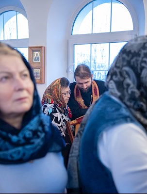 Митрополит Игнатий совершил Божественную литургию в храме святых бессребреников и чудотворцев Космы и Дамиана г. Саратова