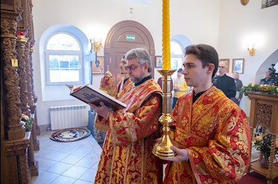 Митрополит Игнатий совершил Божественную литургию в храме святых бессребреников и чудотворцев Космы и Дамиана г. Саратова