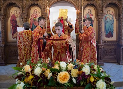 Митрополит Игнатий совершил Божественную литургию в храме святых бессребреников и чудотворцев Космы и Дамиана г. Саратова