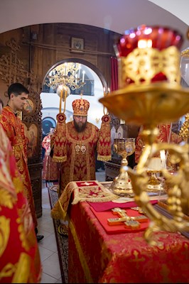 Митрополит Игнатий совершил Божественную литургию в храме святых бессребреников и чудотворцев Космы и Дамиана г. Саратова