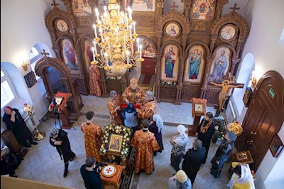 Митрополит Игнатий совершил Божественную литургию в храме святых бессребреников и чудотворцев Космы и Дамиана г. Саратова